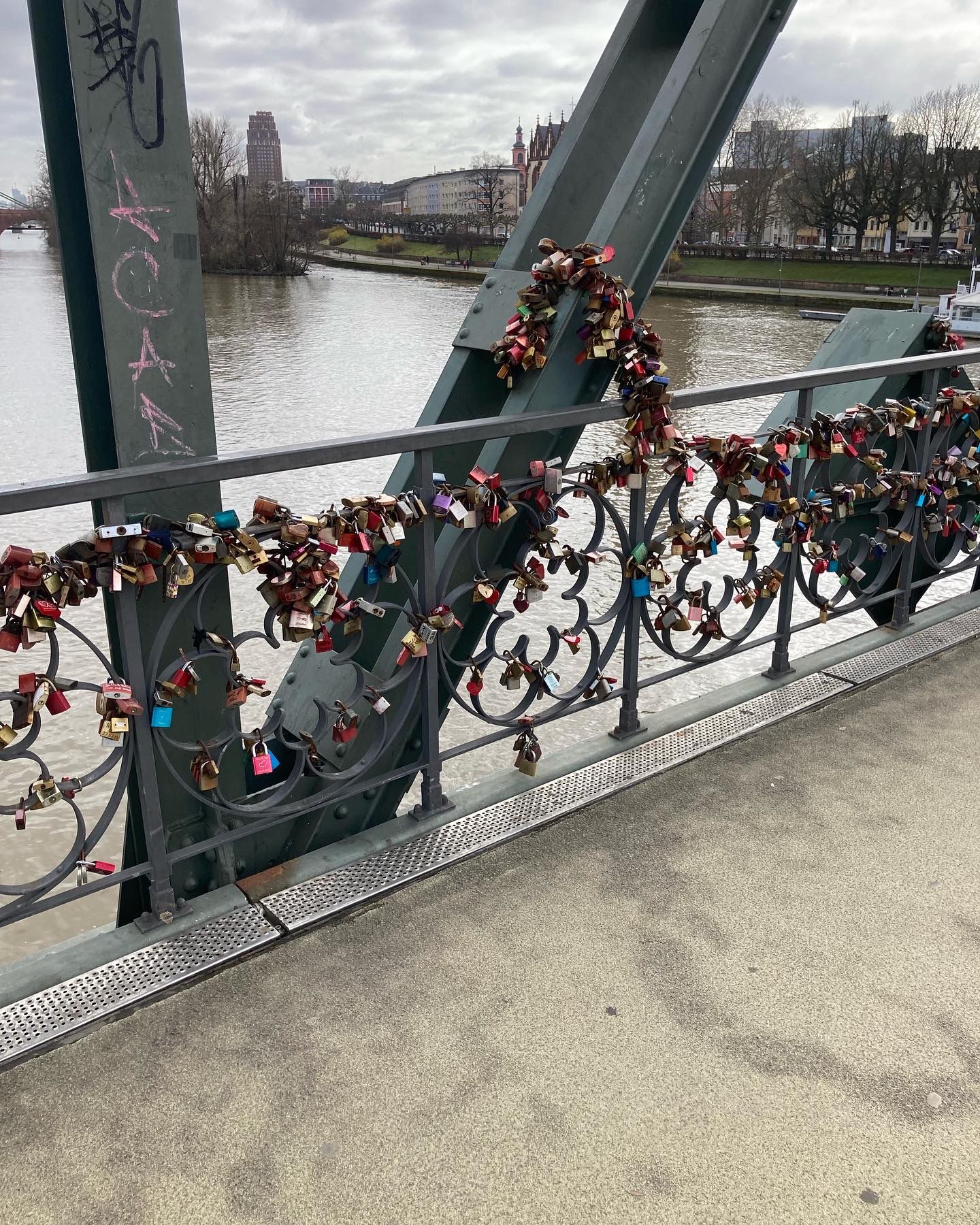 Febbraio 2022 Francoforte 
     il Ponte dei Lucchetti